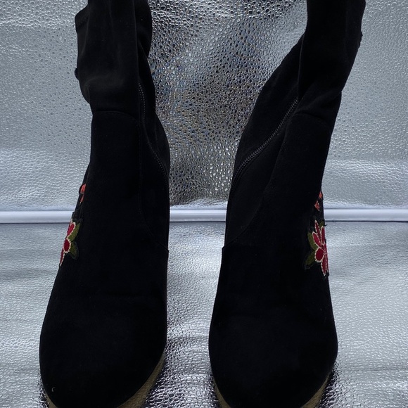 Chinese Laundry floral suede boot size 9M - Picture 2 of 5